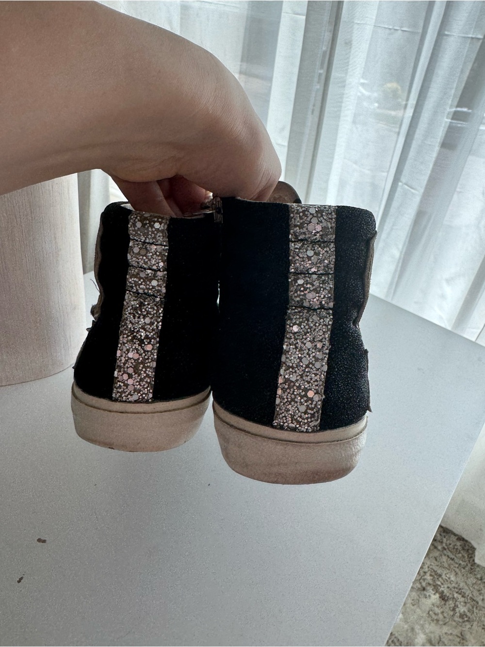Golden Goose Mid Star High Top Sneakers
High-Top Glitter Star Sneakers 10, 5 - Picture 9 of 17